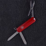 Нож складной, мультитул Victorinox Classic SD (58мм, 7 функций), красный 0.6223