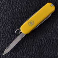 Нож складной, мультитул Victorinox Classic SD (58мм, 7 функций), желтый 0.6223.8
