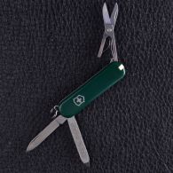 Нож складной, мультитул Victorinox Classic SD (58мм, 7 функций), зеленый 0.6223.4