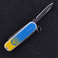 Нож складной, мультитул Victorinox Classic SD Ukraine Герб (58мм, 7 функций), желто-голубой 0.6223.7