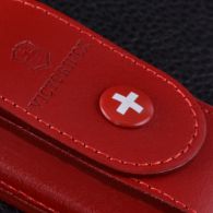 Чехол для ножей Victorinox (84-91мм, 2-4 слоя) на кнопке, кожаный, красный 4.0520.1