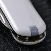 Нож складной, мультитул Victorinox Classic SD (58мм, 7 функций), белый 0.6223.7