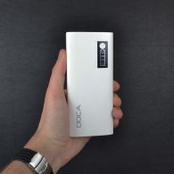 Внешнее зарядное устройство Power Bank DOCA D566II с LED дисплеем (13000mAh), белый