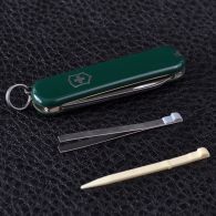Нож складной, мультитул Victorinox Classic SD (58мм, 7 функций), зеленый 0.6223.4