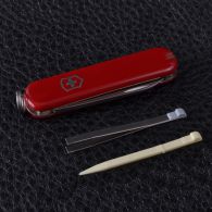 Нож складной, мультитул Victorinox Classic SD (58мм, 7 функций), красный 0.6223