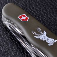 Нож складной, мультитул Victorinox Hunter (111мм, 12 функций), зеленый 0.8873.4